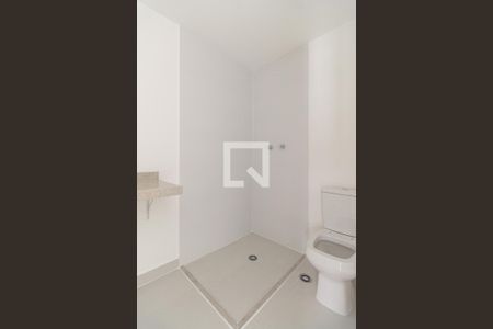 Banheiro de apartamento à venda com 1 quarto, 21m² em Vila Firmiano Pinto, São Paulo