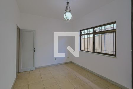 Sala de casa à venda com 3 quartos, 206m² em Santa Efigênia, Belo Horizonte