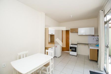 Sala/Cozinha de kitnet/studio para alugar com 1 quarto, 50m² em Carmo, Belo Horizonte