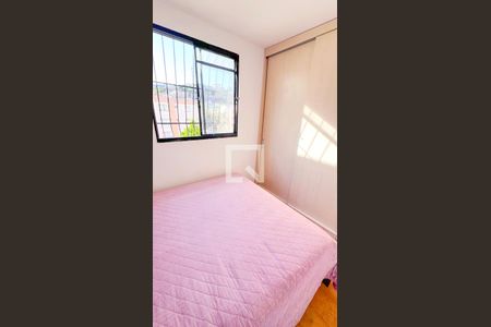 Quarto de apartamento à venda com 3 quartos, 62m² em Guarani, Belo Horizonte