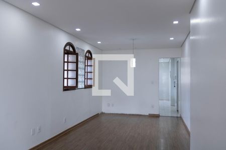 Casa à venda com 270m², 3 quartos e 2 vagasSala