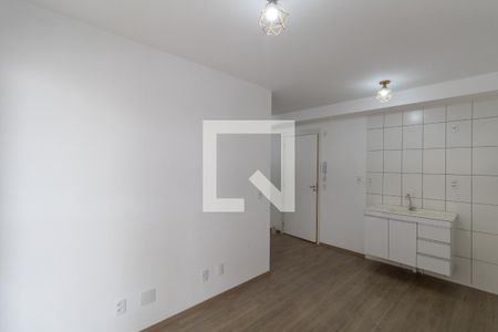 Sala e Cozinha de apartamento para alugar com 2 quartos, 39m² em Vila Ré, São Paulo