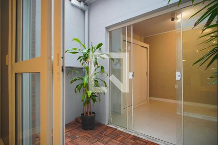 Sala - Varanda - Vista de kitnet/studio à venda com 1 quarto, 45m² em Rio Branco, Porto Alegre