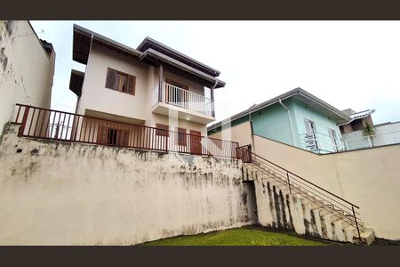 Casa à venda com 250m², 3 quartos e 3 vagas Casa à venda com 250m², 3 quartos e 3 vagasÁrea Externa