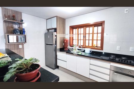 Casa à venda com 250m², 3 quartos e 3 vagas Casa à venda com 250m², 3 quartos e 3 vagasCozinha
