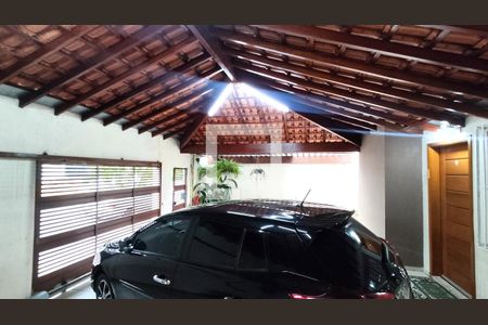 Casa à venda com 250m², 3 quartos e 3 vagas Casa à venda com 250m², 3 quartos e 3 vagasGaragem