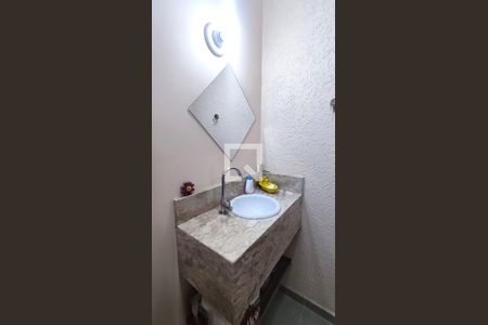 Casa à venda com 250m², 3 quartos e 3 vagas Casa à venda com 250m², 3 quartos e 3 vagasLavabo