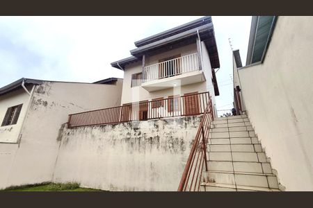 Casa à venda com 250m², 3 quartos e 3 vagas Casa à venda com 250m², 3 quartos e 3 vagasÁrea Externa