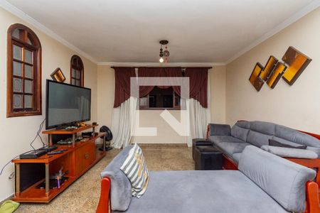 Casa à venda com 200m², 4 quartos e 4 vagasSala