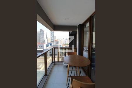 Varanda Sala/Quarto de kitnet/studio para alugar com 1 quarto, 29m² em Vila Nova Conceição, São Paulo