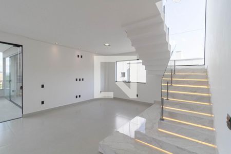 Sala de casa de condomínio à venda com 4 quartos, 400m² em Ville Des Lacs, Nova Lima