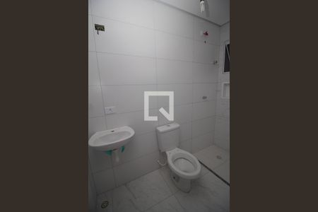 Banheiro de apartamento para alugar com 2 quartos, 45m² em Vila Mangalot, São Paulo