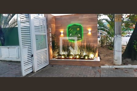 Casa de condomínio à venda com 260m², 5 quartos e 2 vagas Casa de condomínio à venda com 260m², 5 quartos e 2 vagasFachada