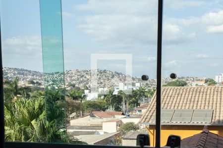 Vista da Sala de apartamento para alugar com 3 quartos, 60m² em Piratininga, Belo Horizonte