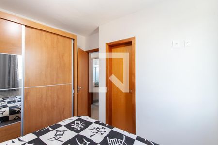 Suíte de apartamento à venda com 3 quartos, 60m² em Piratininga, Belo Horizonte