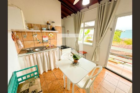 Sala/Cozinha de apartamento para alugar com 1 quarto, 30m² em São João do Rio Vermelho, Florianópolis