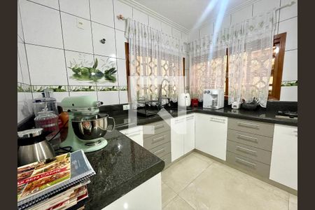 Casa à venda com 193m², 3 quartos e 3 vagas Casa à venda com 193m², 3 quartos e 3 vagasCozinha