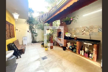 Casa à venda com 193m², 3 quartos e 3 vagas Casa à venda com 193m², 3 quartos e 3 vagasQuintal/Churrasqueira