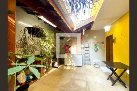 Casa à venda com 193m², 3 quartos e 3 vagas Casa à venda com 193m², 3 quartos e 3 vagasQuintal/Churrasqueira