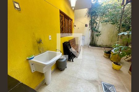 Casa à venda com 193m², 3 quartos e 3 vagas Casa à venda com 193m², 3 quartos e 3 vagasÁrea de Serviço