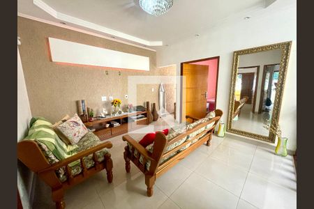 Casa à venda com 193m², 3 quartos e 3 vagas Casa à venda com 193m², 3 quartos e 3 vagasSala do andar superior