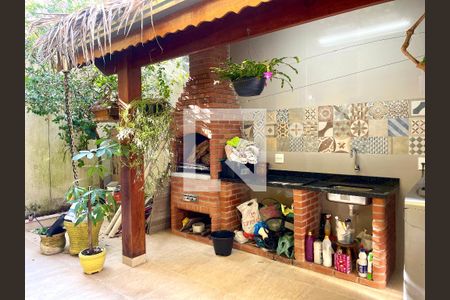 Casa à venda com 193m², 3 quartos e 3 vagas Casa à venda com 193m², 3 quartos e 3 vagasQuintal/Churrasqueira