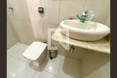 Casa à venda com 193m², 3 quartos e 3 vagas Casa à venda com 193m², 3 quartos e 3 vagasBanheiro Social 2