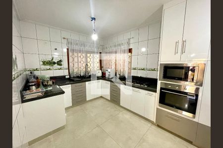 Casa à venda com 193m², 3 quartos e 3 vagas Casa à venda com 193m², 3 quartos e 3 vagasCozinha