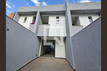 Fachada de casa à venda com 2 quartos, 82m² em Planalto, Belo Horizonte