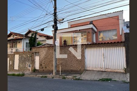 Fachada de casa à venda com 3 quartos, 288m² em Santa Tereza, Belo Horizonte