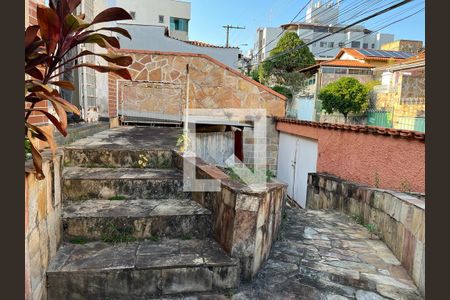 Varanda frente - entrada de casa à venda com 3 quartos, 288m² em Santa Tereza, Belo Horizonte