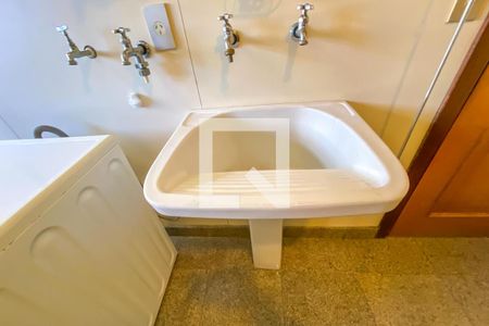 Apartamento à venda com 412m², 4 quartos e 5 vagas Apartamento à venda com 412m², 4 quartos e 5 vagasÁrea de Serviço