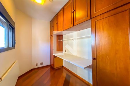 Apartamento à venda com 412m², 4 quartos e 5 vagas Apartamento à venda com 412m², 4 quartos e 5 vagasQuarto de Serviço 1