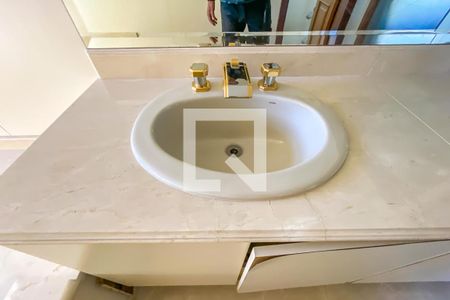 Apartamento à venda com 412m², 4 quartos e 5 vagas Apartamento à venda com 412m², 4 quartos e 5 vagasBanheiro da Suíte 4