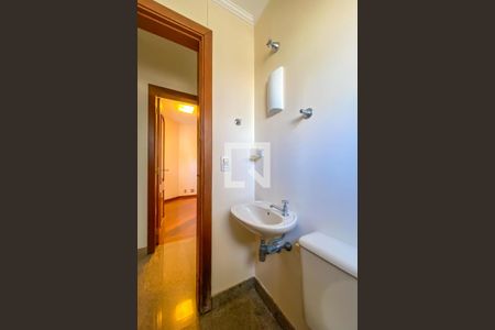 Apartamento à venda com 412m², 4 quartos e 5 vagas Apartamento à venda com 412m², 4 quartos e 5 vagasBanheiro de Serviço