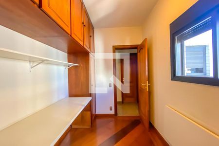 Apartamento à venda com 412m², 4 quartos e 5 vagas Apartamento à venda com 412m², 4 quartos e 5 vagasQuarto de Serviço 1