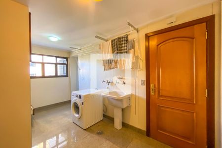 Apartamento à venda com 412m², 4 quartos e 5 vagas Apartamento à venda com 412m², 4 quartos e 5 vagasDespensa