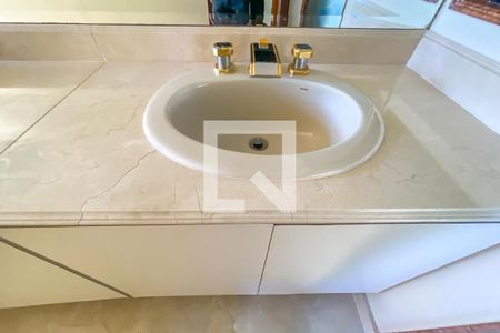 Apartamento à venda com 412m², 4 quartos e 5 vagas Apartamento à venda com 412m², 4 quartos e 5 vagasBanheiro da Suíte 4