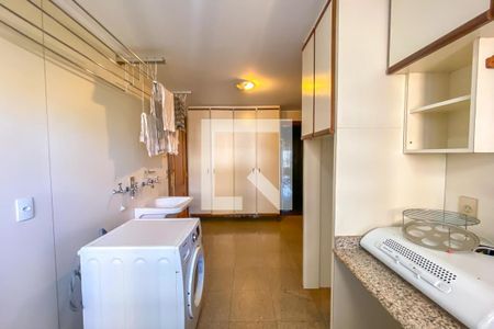 Apartamento à venda com 412m², 4 quartos e 5 vagas Apartamento à venda com 412m², 4 quartos e 5 vagasÁrea de Serviço