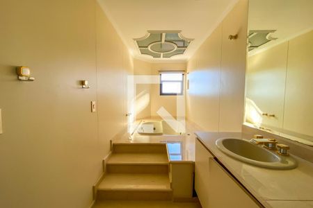 Apartamento à venda com 412m², 4 quartos e 5 vagas Apartamento à venda com 412m², 4 quartos e 5 vagasBanheiro da Suíte 4