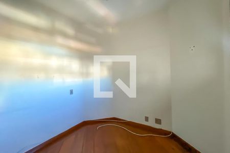 Apartamento à venda com 412m², 4 quartos e 5 vagas Apartamento à venda com 412m², 4 quartos e 5 vagasQuarto de Serviço 2