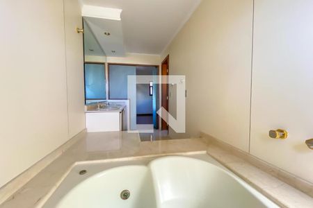 Apartamento à venda com 412m², 4 quartos e 5 vagas Apartamento à venda com 412m², 4 quartos e 5 vagasBanheiro da Suíte 4