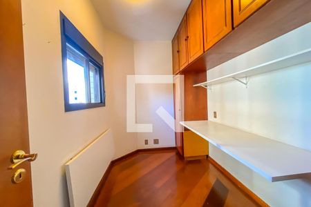 Apartamento à venda com 412m², 4 quartos e 5 vagas Apartamento à venda com 412m², 4 quartos e 5 vagasQuarto de Serviço 1
