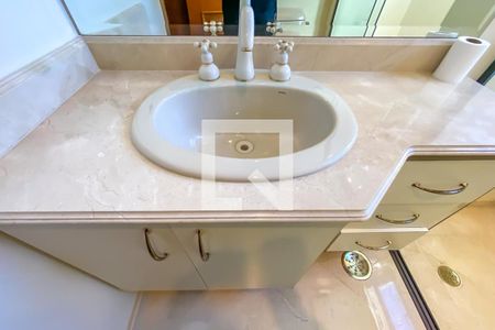 Apartamento à venda com 412m², 4 quartos e 5 vagas Apartamento à venda com 412m², 4 quartos e 5 vagasBanheiro da Suíte 3