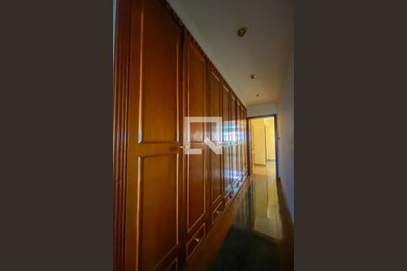 Apartamento à venda com 412m², 4 quartos e 5 vagas Apartamento à venda com 412m², 4 quartos e 5 vagasCorredor para área de Serviço