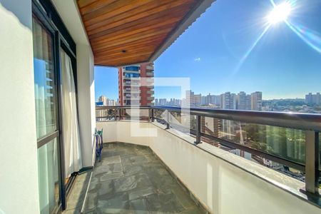 Apartamento à venda com 412m², 4 quartos e 5 vagas Apartamento à venda com 412m², 4 quartos e 5 vagasVaranda da Sala de Lareira