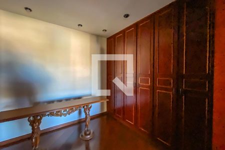 Apartamento à venda com 412m², 4 quartos e 5 vagas Apartamento à venda com 412m², 4 quartos e 5 vagasCloset da Suíte 4