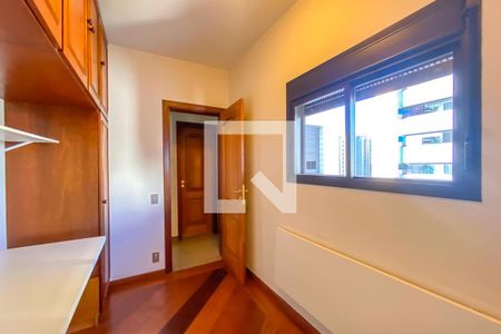 Apartamento à venda com 412m², 4 quartos e 5 vagas Apartamento à venda com 412m², 4 quartos e 5 vagasQuarto de Serviço 1