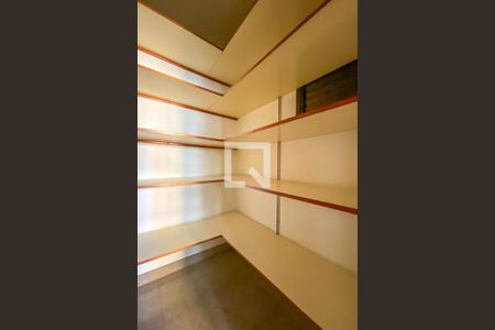 Apartamento à venda com 412m², 4 quartos e 5 vagas Apartamento à venda com 412m², 4 quartos e 5 vagasDespensa