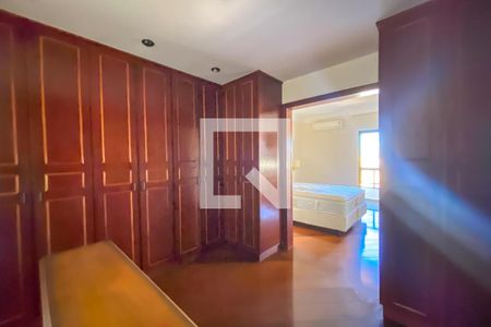 Apartamento à venda com 412m², 4 quartos e 5 vagas Apartamento à venda com 412m², 4 quartos e 5 vagasCloset da Suíte 4
